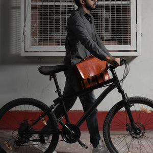 MESSENGER BAGS